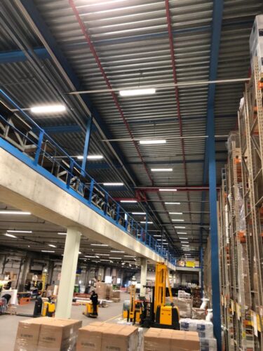 LED-verlichting in het magazijn van Manutan